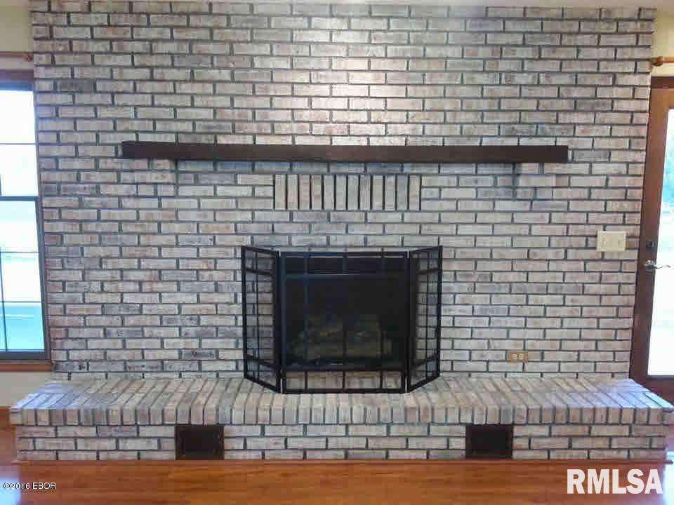 1082 Cardinal Road Carbondale, IL 62901 - Photo 3 of 19