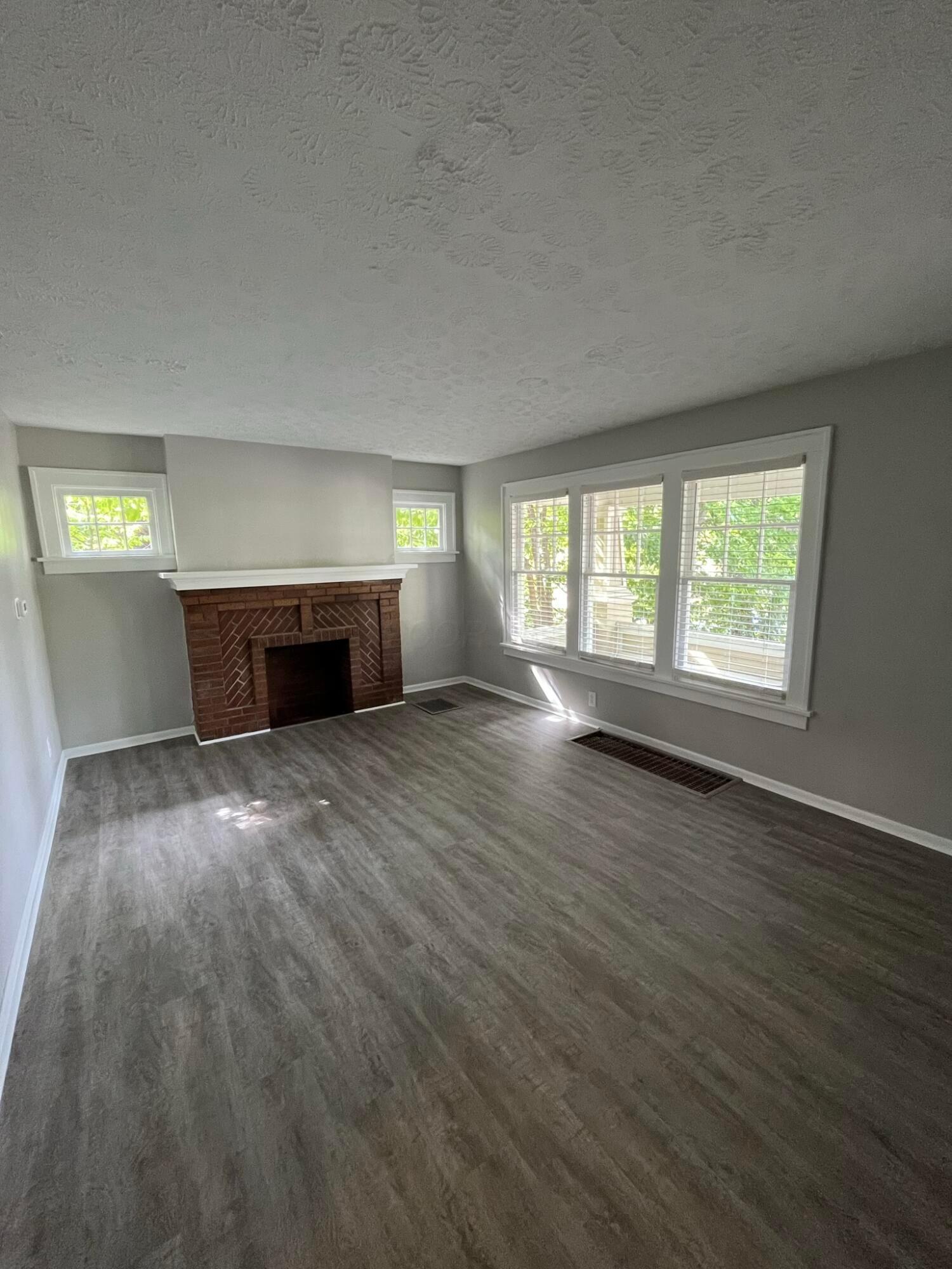 11 East Kelso Road Columbus, OH 43202 - Photo 5 of 29