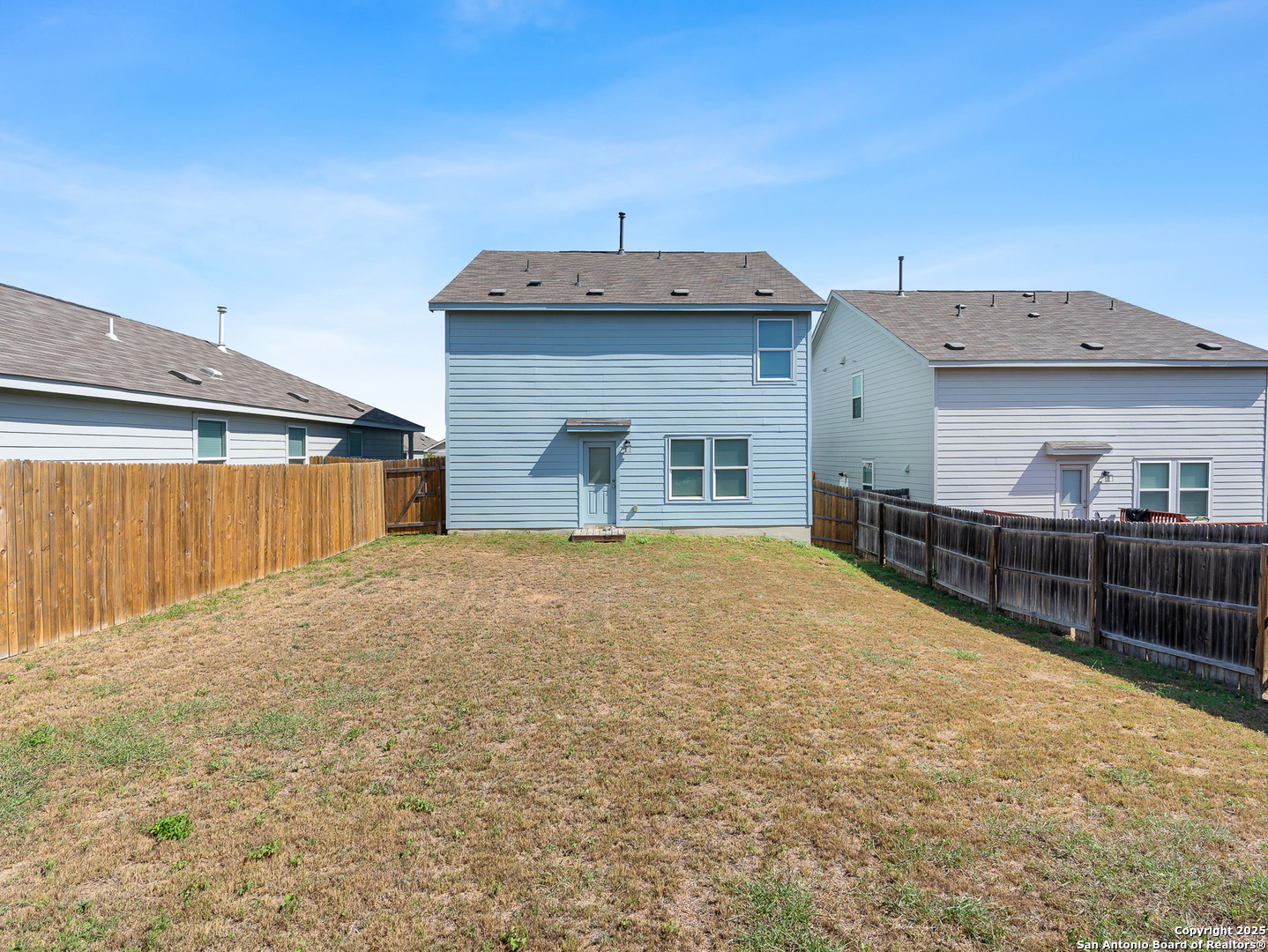 8842 Barrow Path Converse, TX 78109 - Photo 32 of 36 a view of a house with a balcony