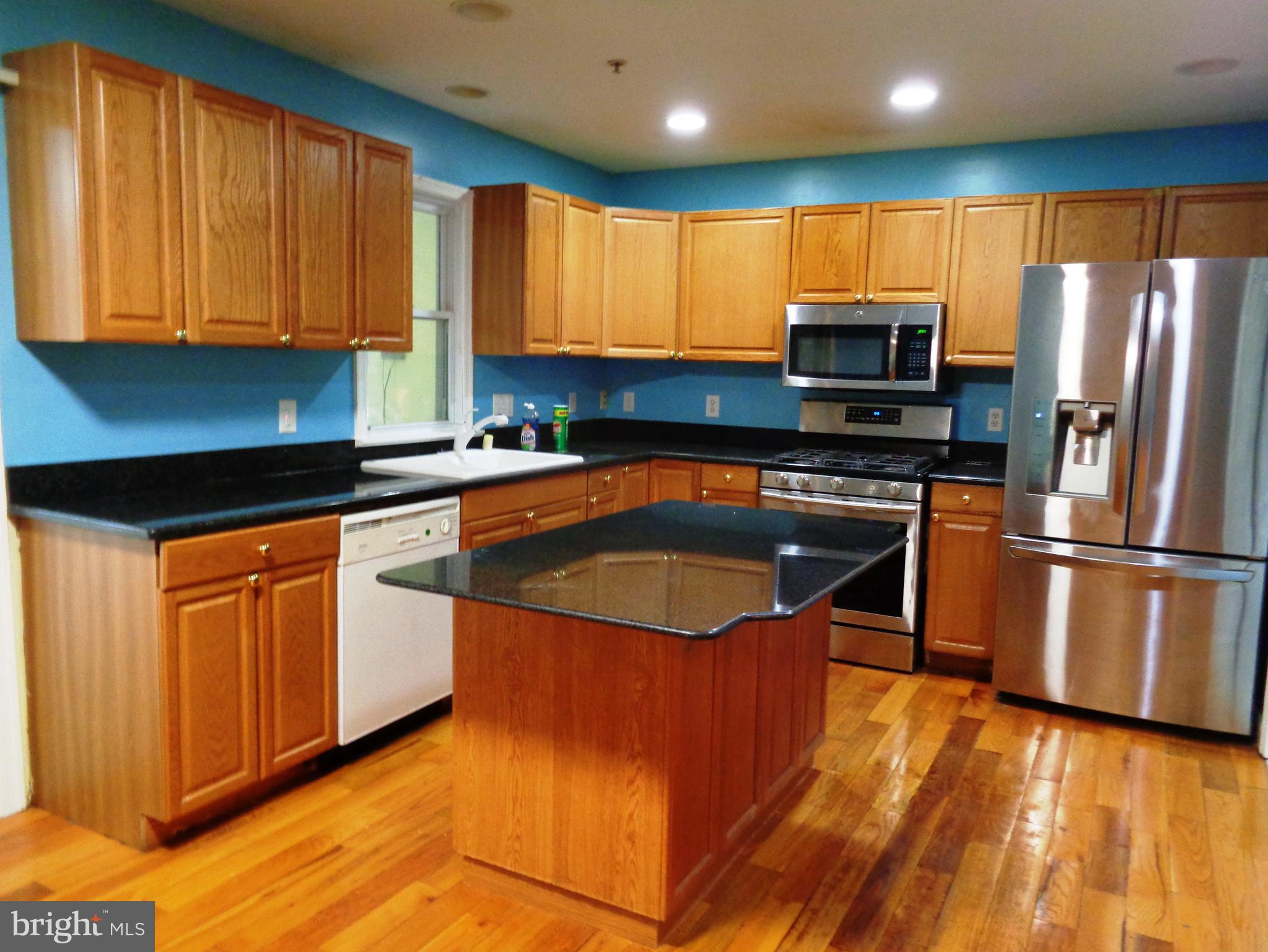 9009 Spring Avenue Lanham, MD 20706 - Photo 11 of 32