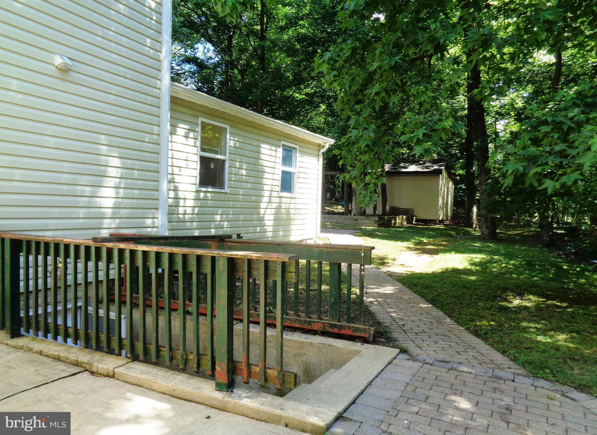 9009 Spring Avenue Lanham, MD 20706 - Photo 4 of 32