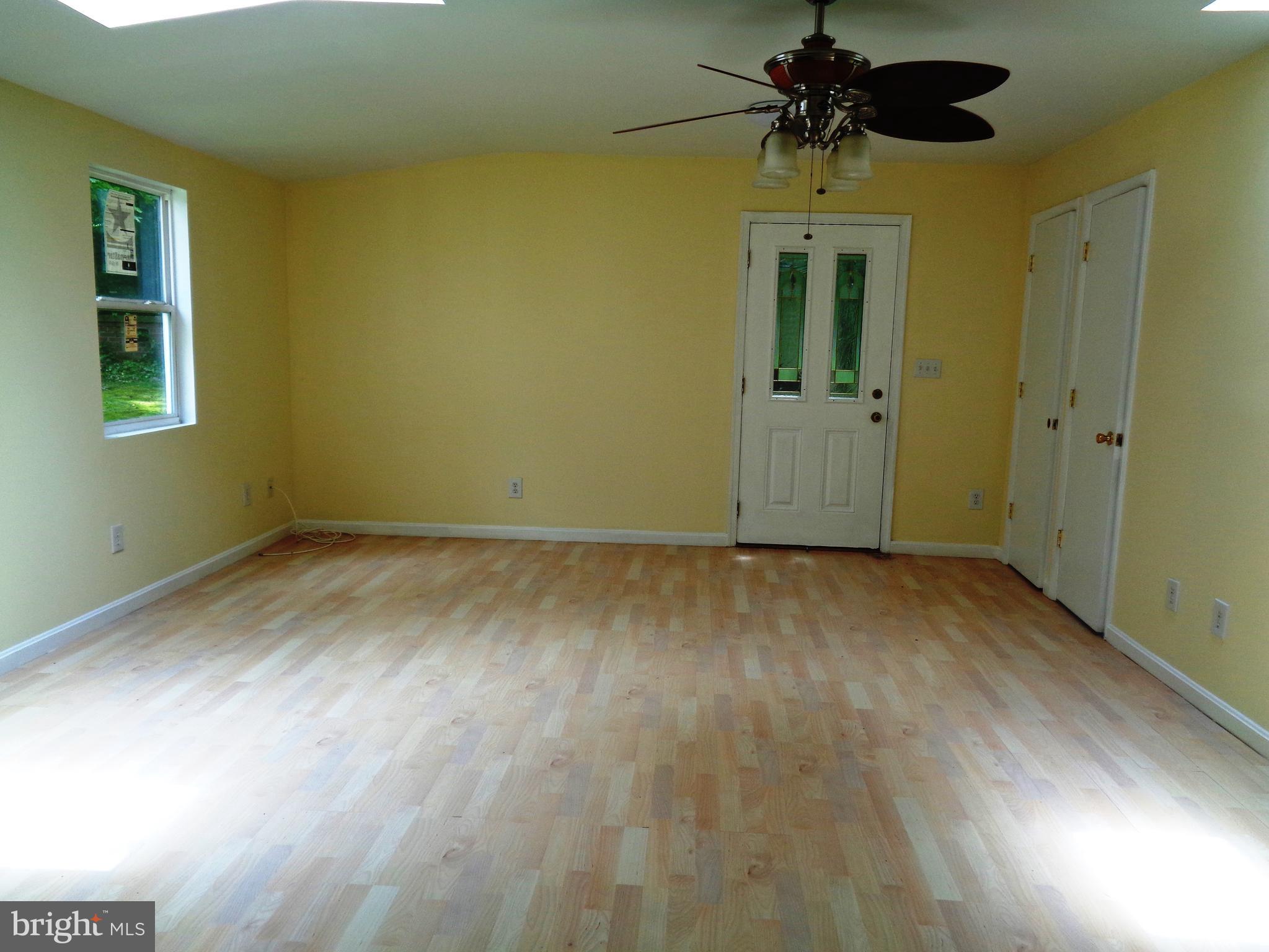 9009 Spring Avenue Lanham, MD 20706 - Photo 5 of 32