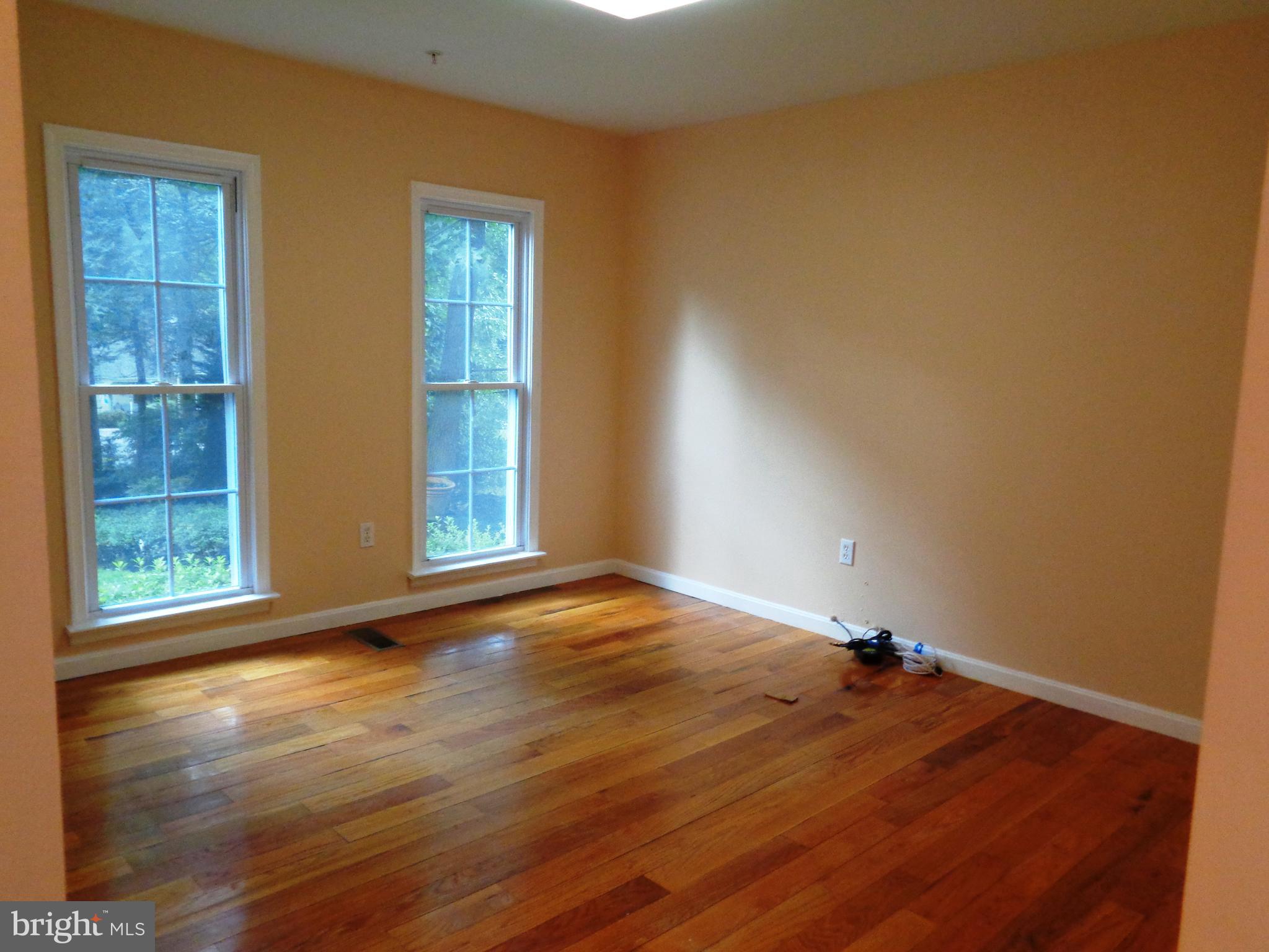 9009 Spring Avenue Lanham, MD 20706 - Photo 8 of 32