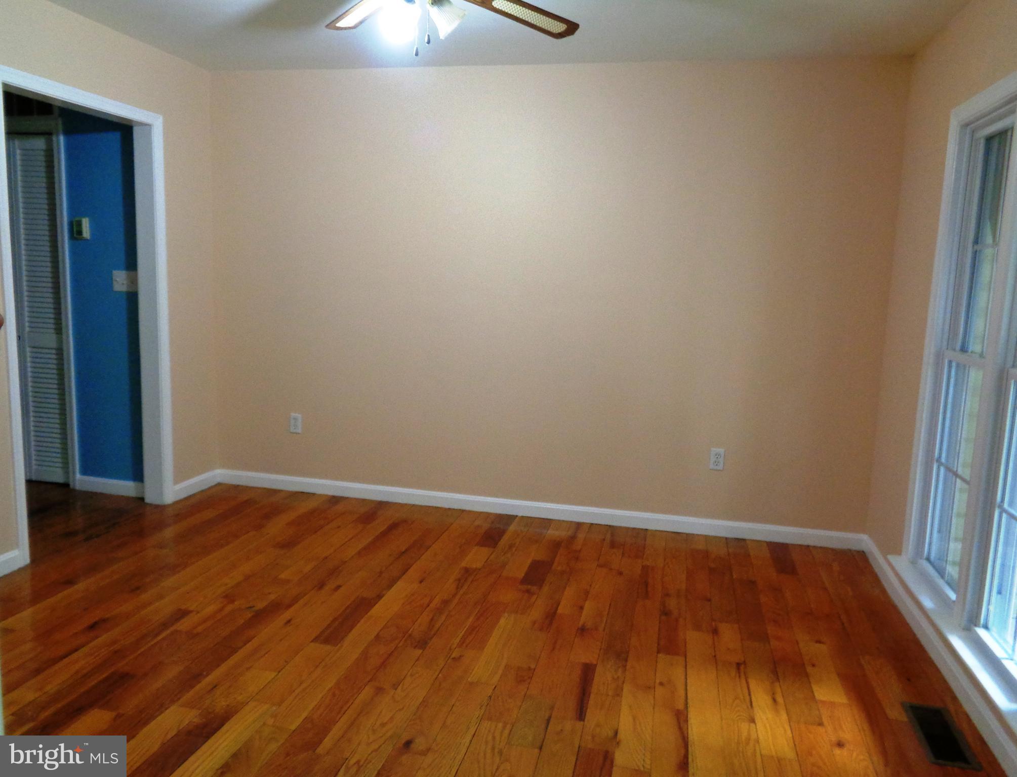 9009 Spring Avenue Lanham, MD 20706 - Photo 9 of 32