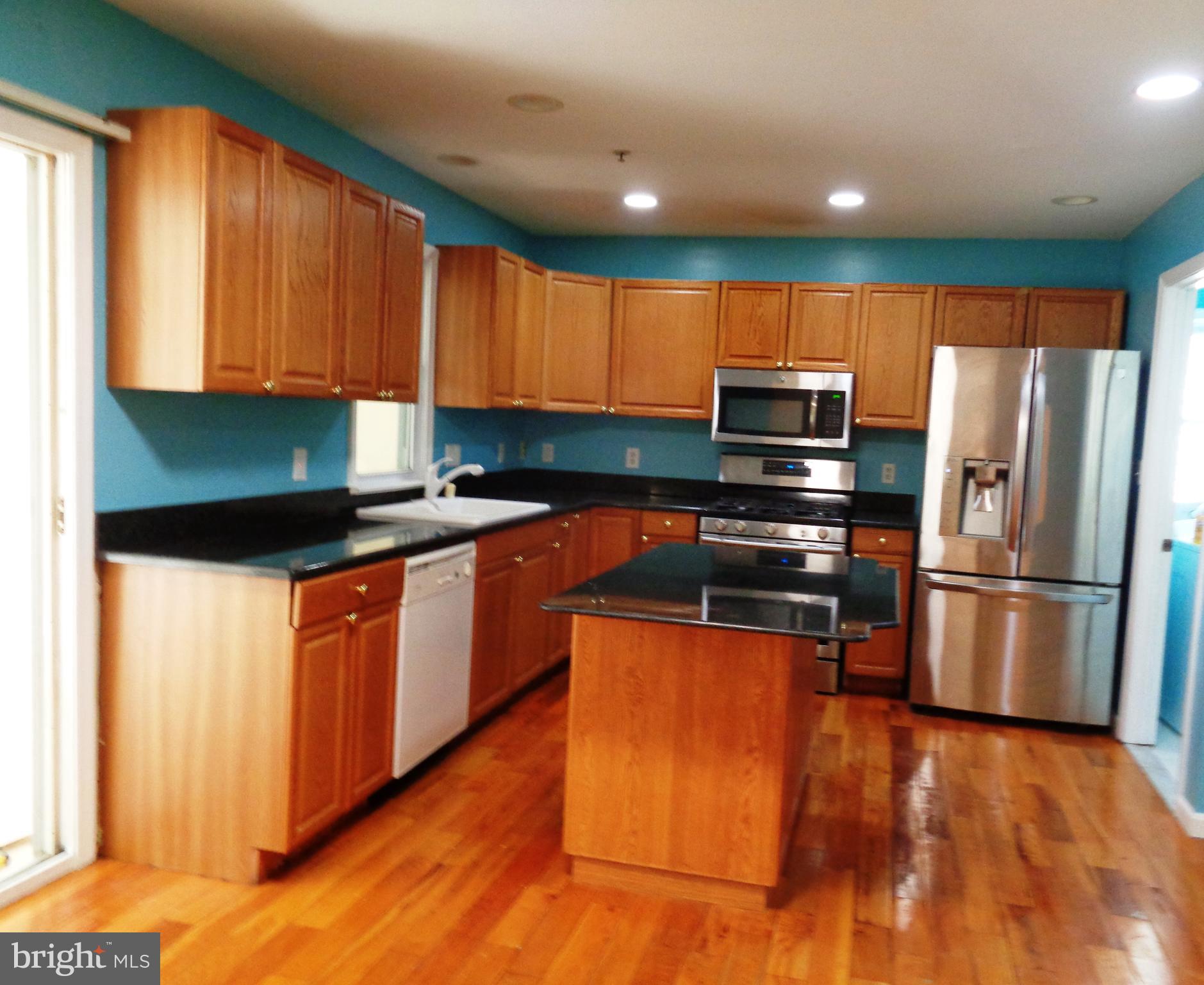 9009 Spring Avenue Lanham, MD 20706 - Photo 10 of 32