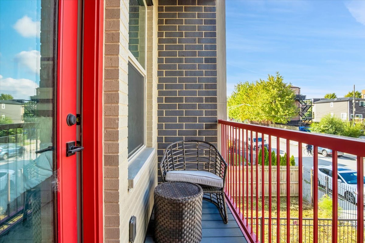 4235 South Champlain Avenue, Unit 2S Chicago, IL 60653 - Photo 24 of 26 a view of balcony