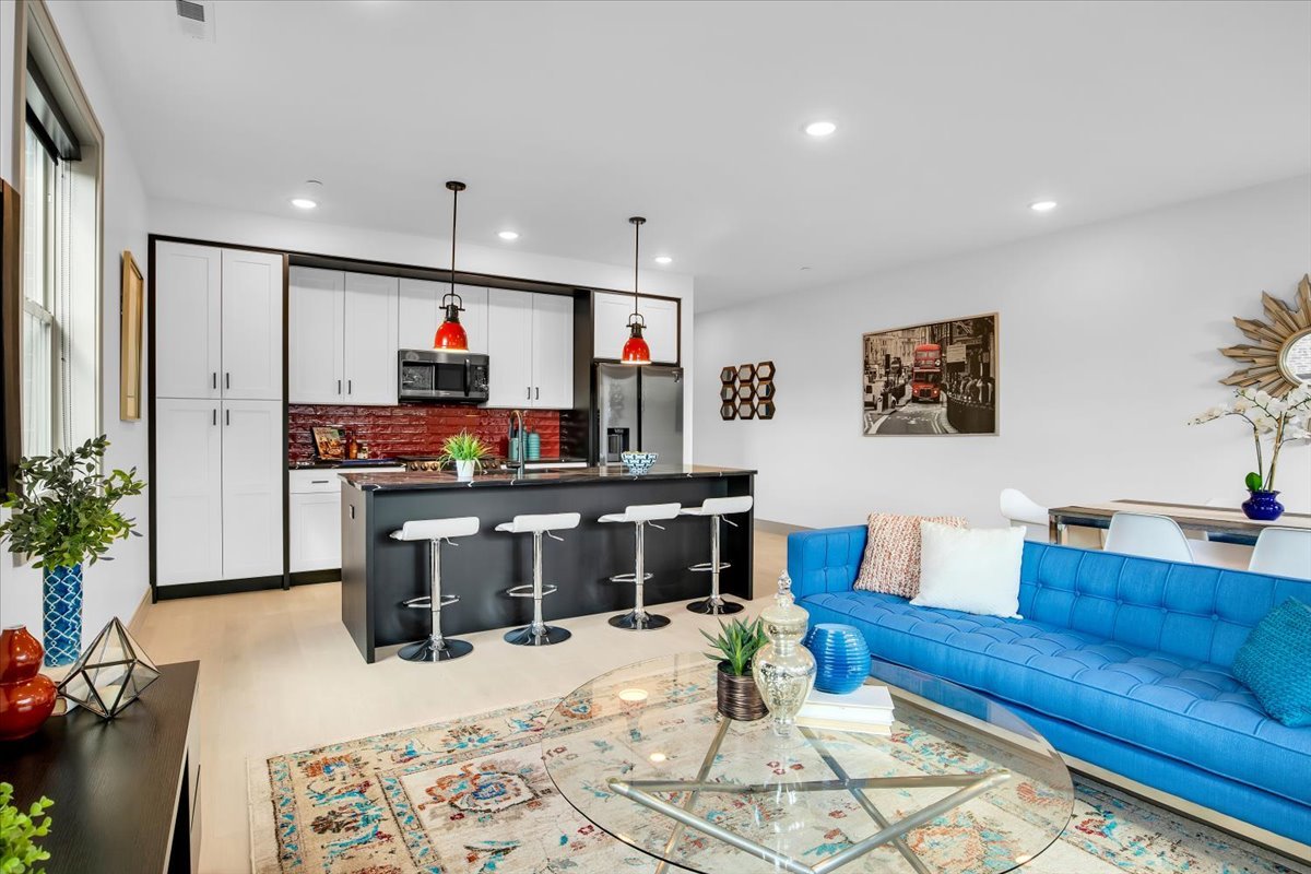 4235 South Champlain Avenue, Unit 2S Chicago, IL 60653 - Photo 4 of 26 a living room with furniture and kitchen view