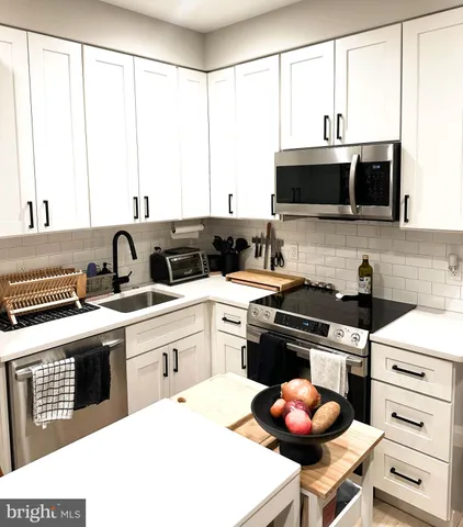 $1,995 | 1016 17th Place Northeast, Unit 2, Washington, DC 20002