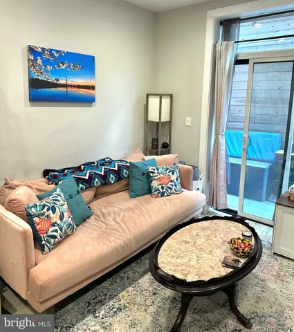 $1,995 | 1016 17th Place Northeast, Unit 2, Washington, DC 20002