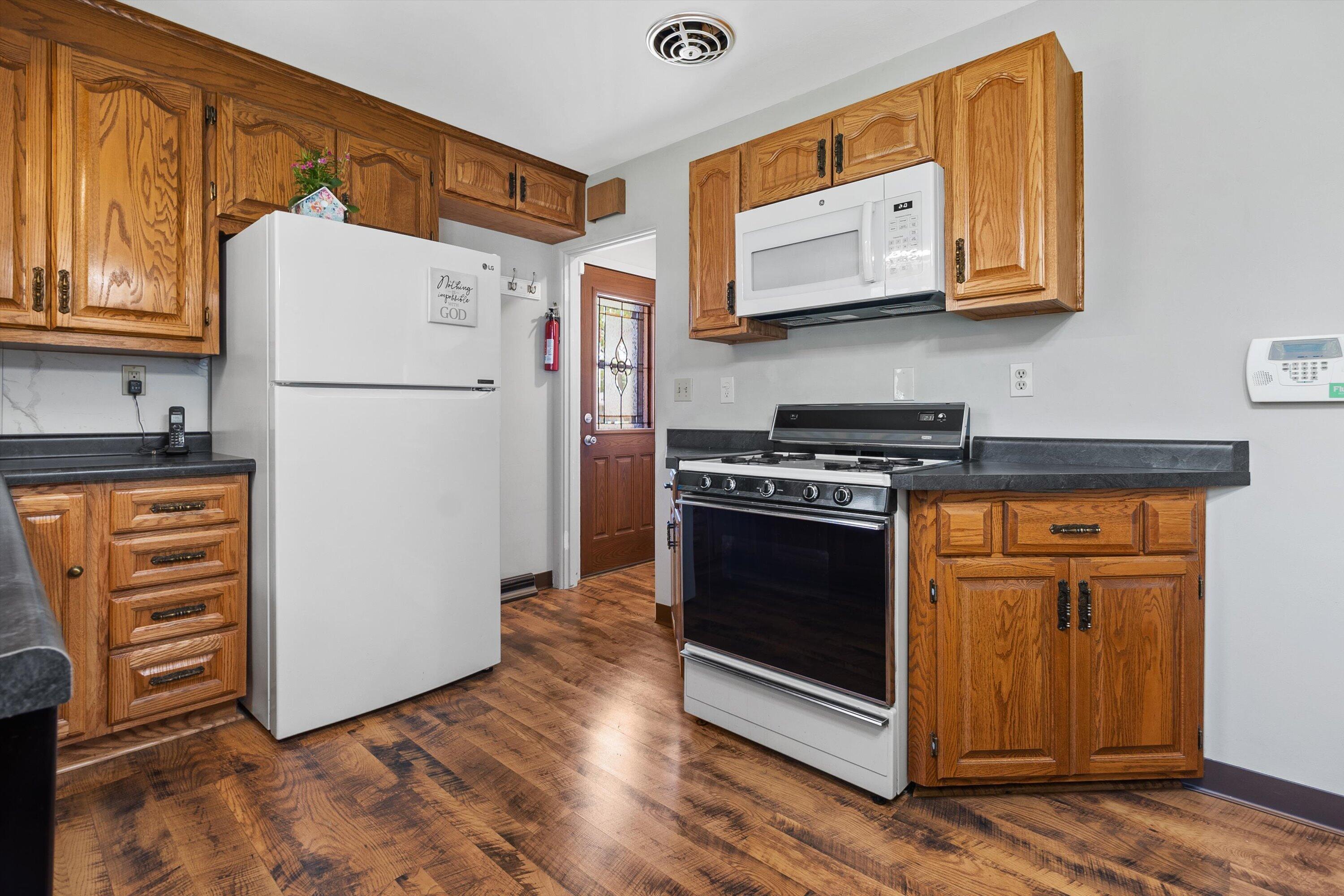 3801 Charles Street Racine, WI 53402 - Photo 7 of 28 18-E6A9365