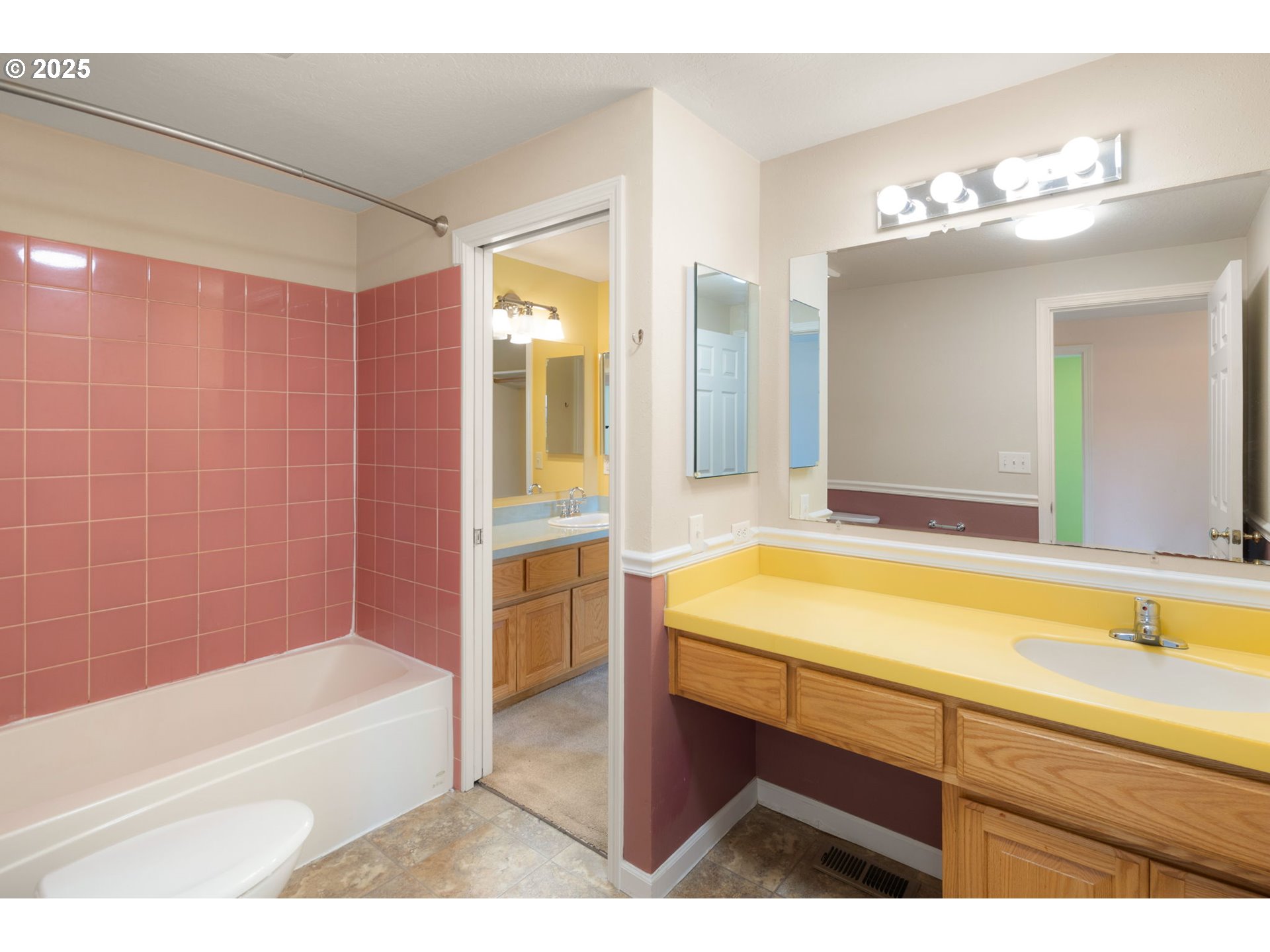 2730 Malibu Way Eugene, OR 97405 - Photo 26 of 47 a bathroom with a tub a sink and a large mirror