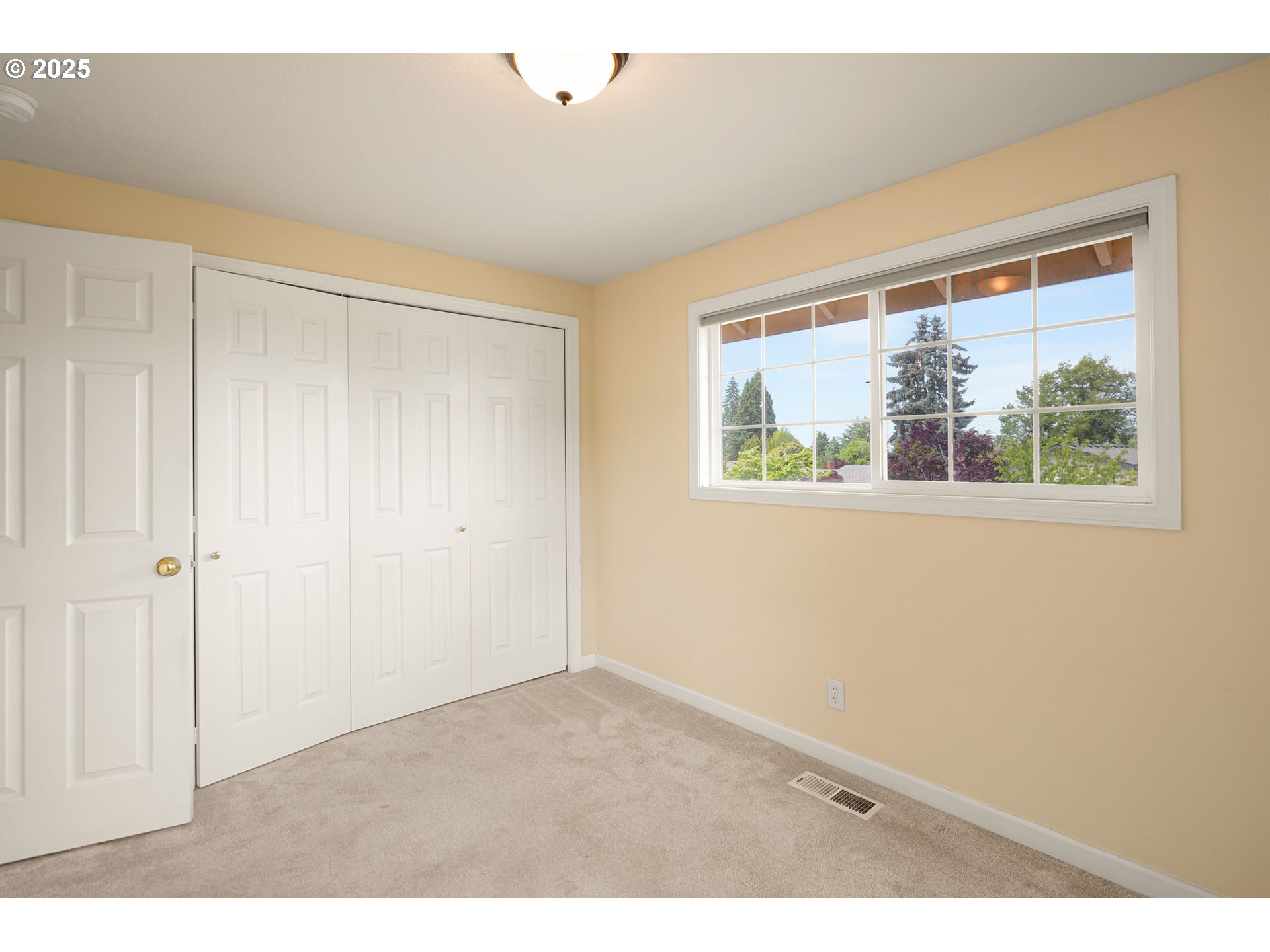 2730 Malibu Way Eugene, OR 97405 - Photo 27 of 47 a view of empty room with window