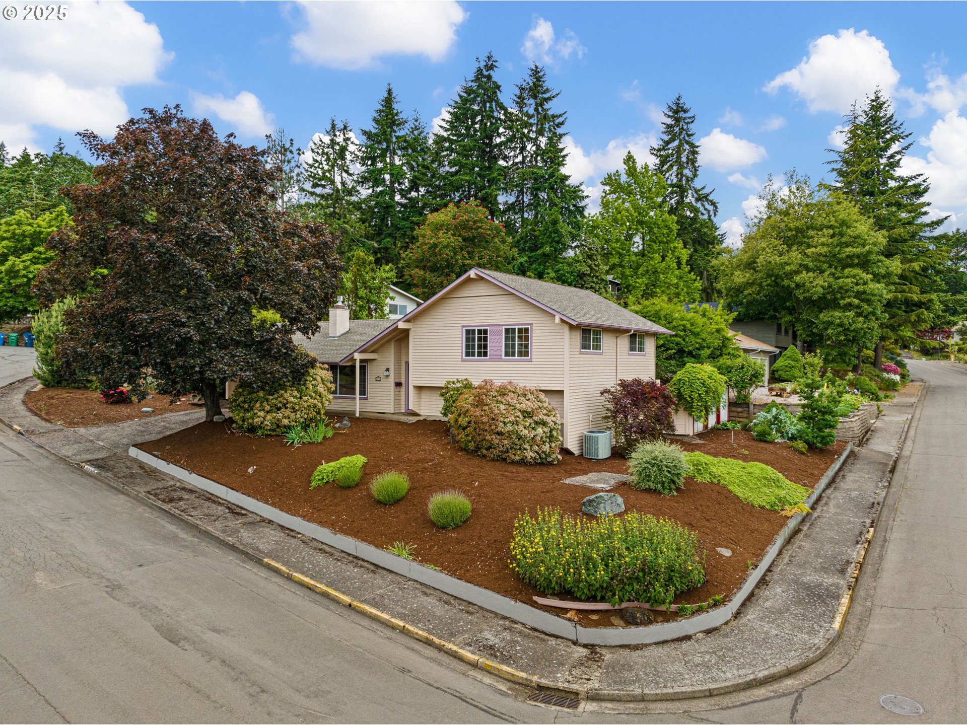 2730 Malibu Way Eugene, OR 97405 - Photo 3 of 47 a view of a house with a yard