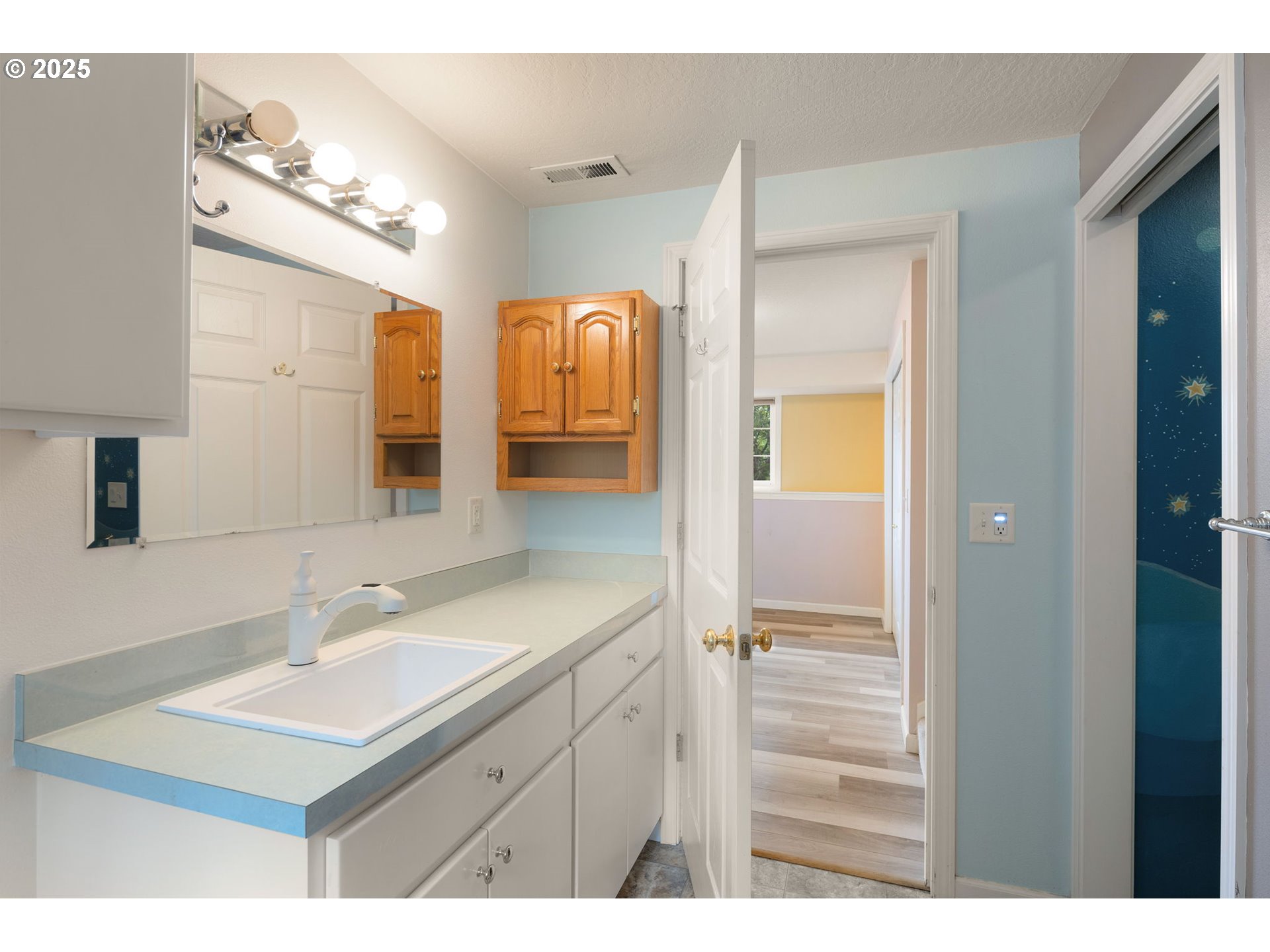 2730 Malibu Way Eugene, OR 97405 - Photo 36 of 47 a bathroom with a sink double vanity and a mirror
