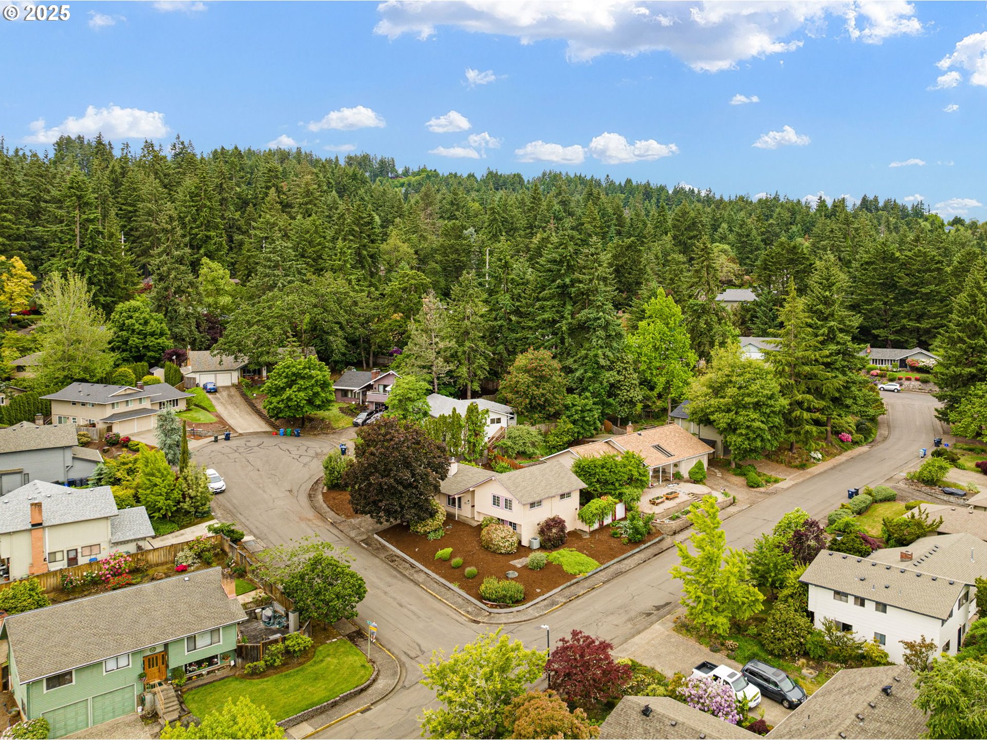 2730 Malibu Way Eugene, OR 97405 - Photo 47 of 47 an aerial view of a residential houses with outdoor space