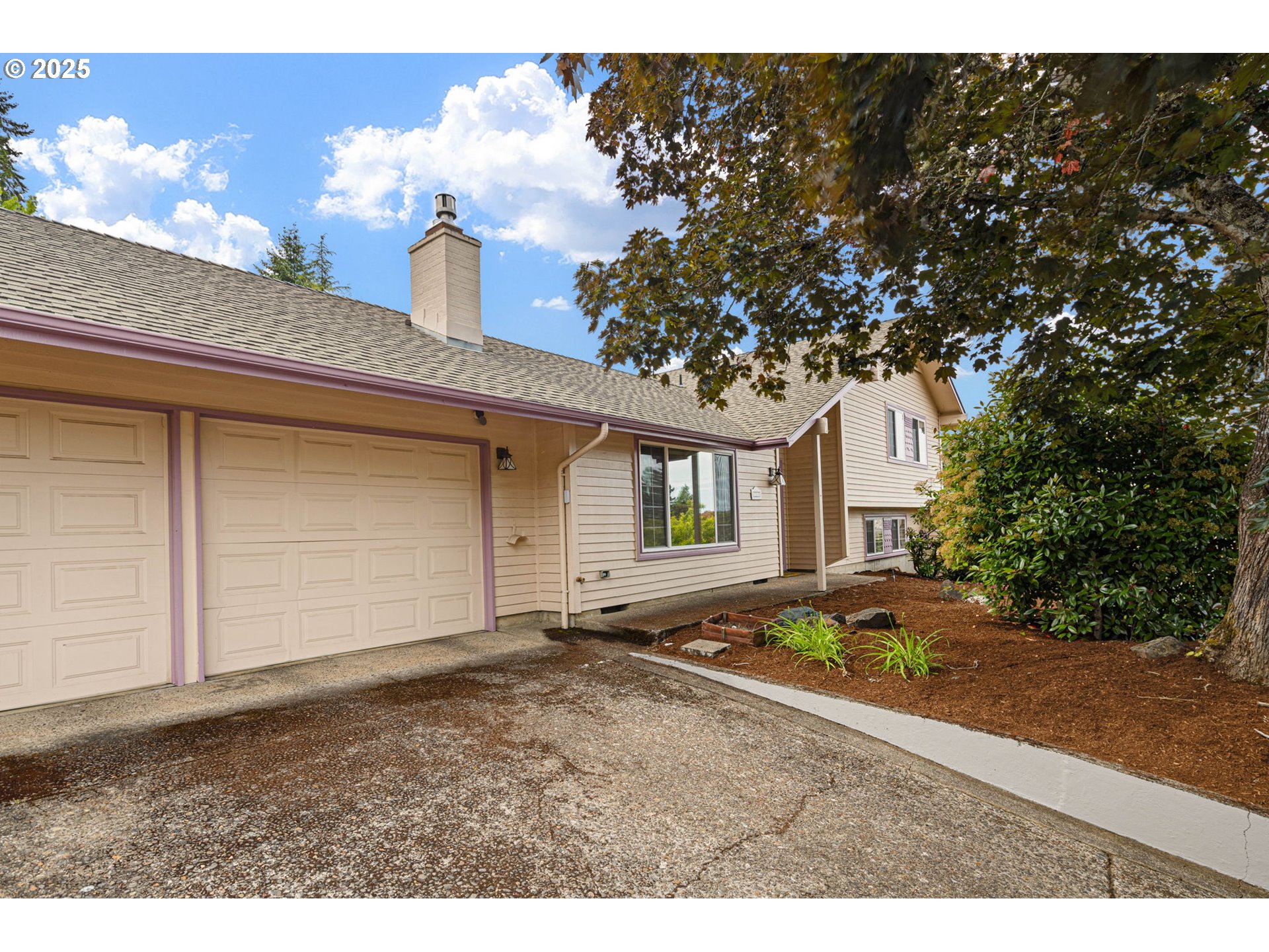 2730 Malibu Way Eugene, OR 97405 - Photo 5 of 47 a front view of a house with a yard