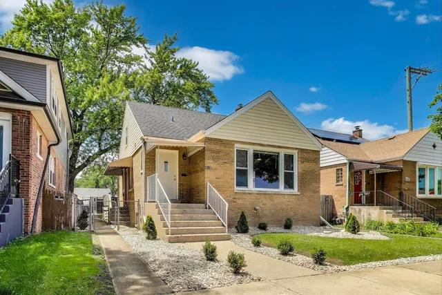 $399,950 | 4118 Prairie Avenue, Brookfield, IL 60513