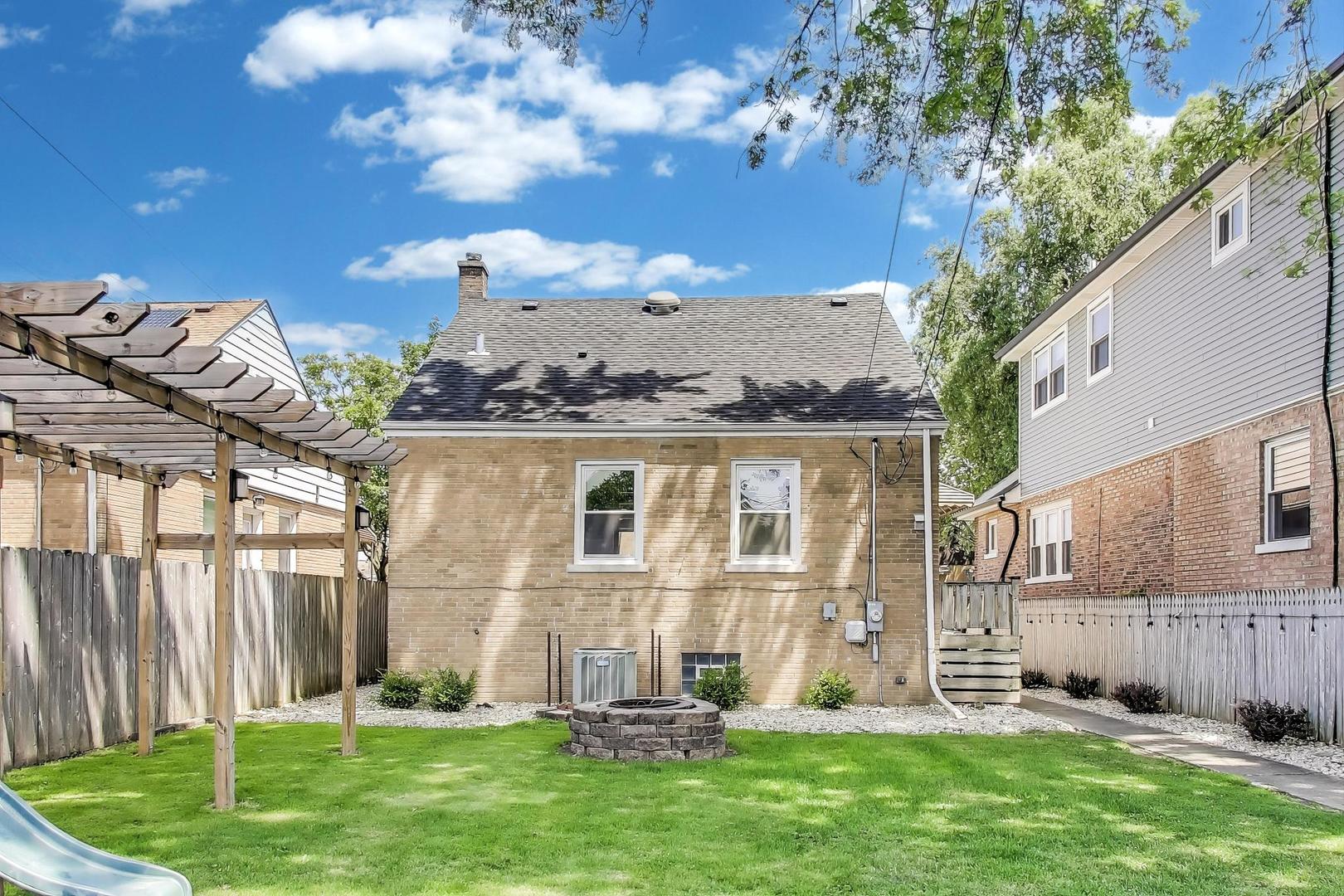 4118 Prairie Avenue Brookfield, IL 60513 - Photo 35 of 43 a view of backyard with a garden and plants