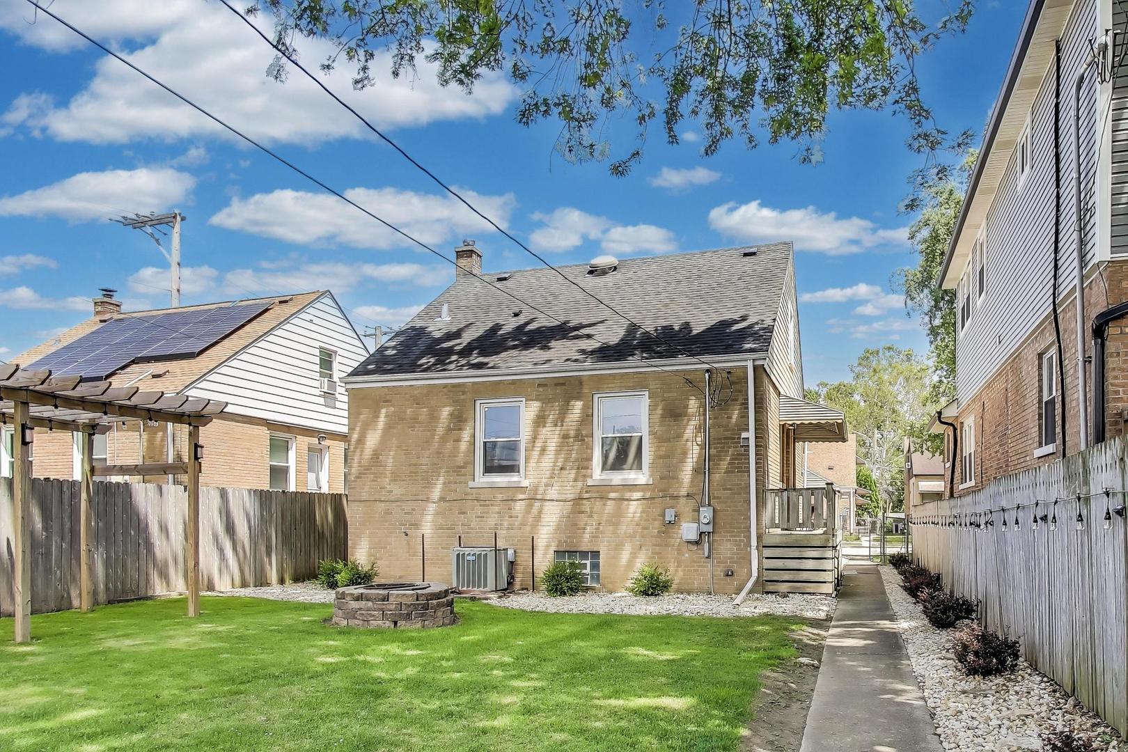 4118 Prairie Avenue Brookfield, IL 60513 - Photo 36 of 43 a view of front a house with a yard