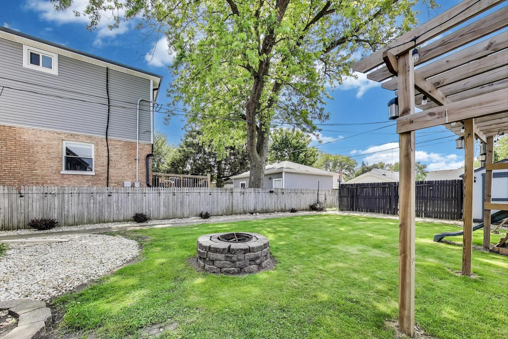4118 Prairie Avenue Brookfield, IL 60513 - Photo 39 of 43 a view of a backyard with a garden