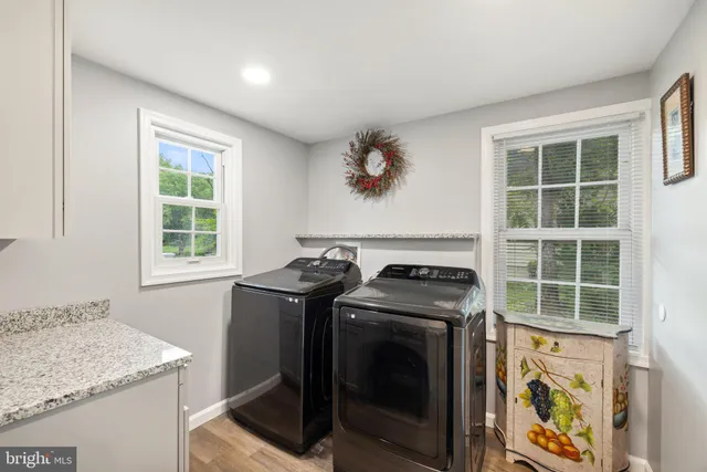 a view of house with a yard