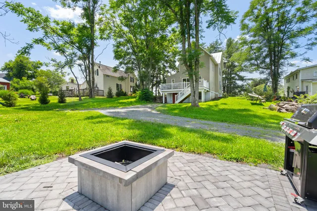 $700,000 | 8558-8560 Opal Road, Warrenton, VA 20186