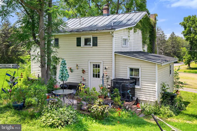 $700,000 | 8558-8560 Opal Road, Warrenton, VA 20186