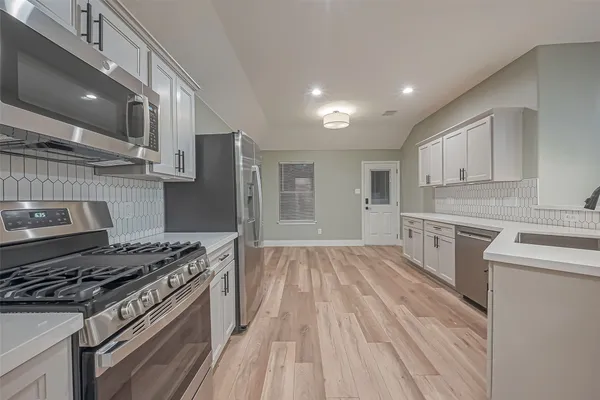 $2,950 | 2 Garden Lodge Place, The Woodlands, TX 77382