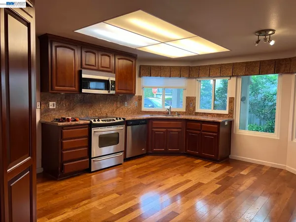 $1,300,000 | 212 Puddingstone Road, Alameda, CA 94502