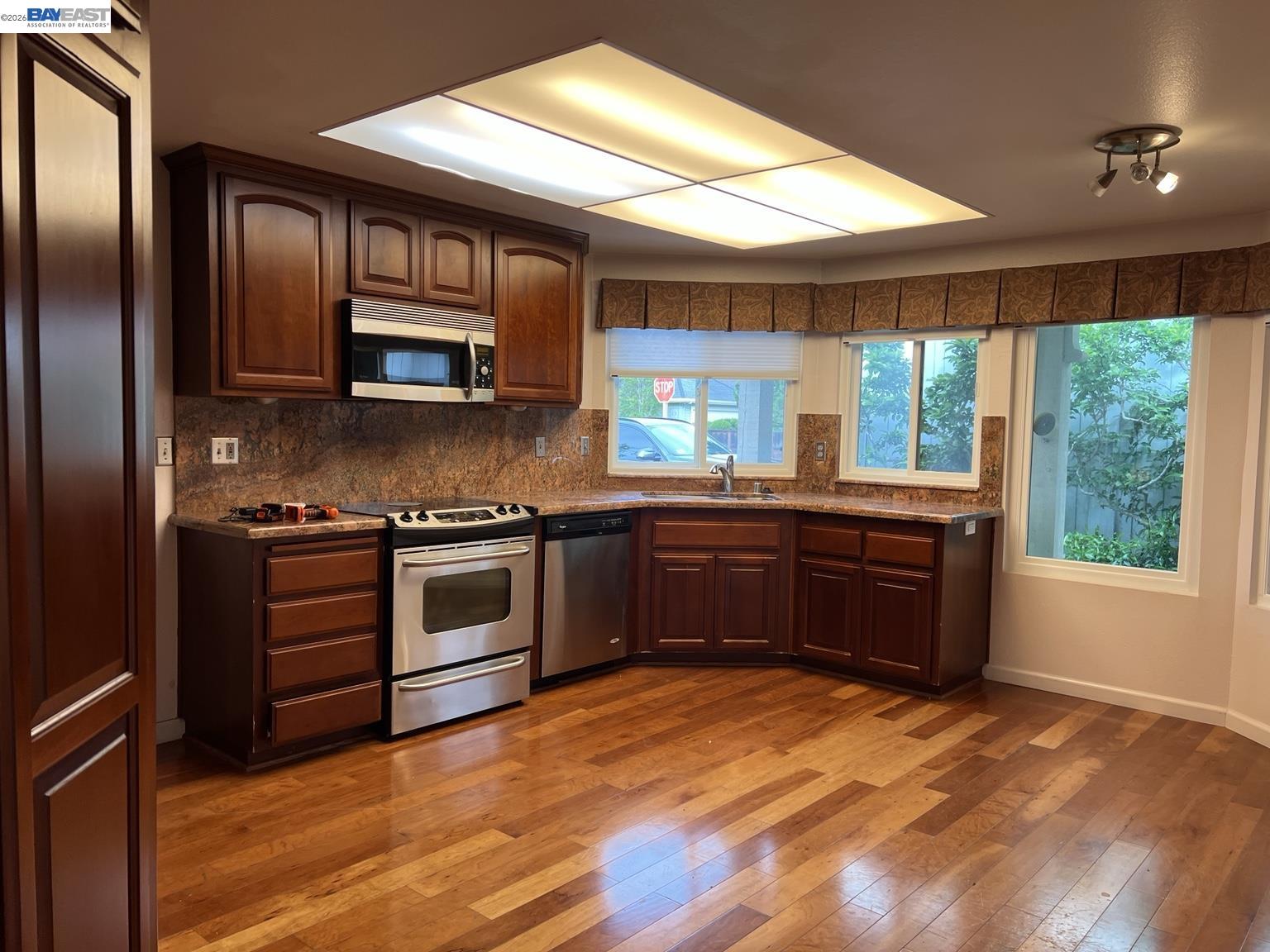 212 Puddingstone Road Alameda, CA 94502 - Photo 6 of 24