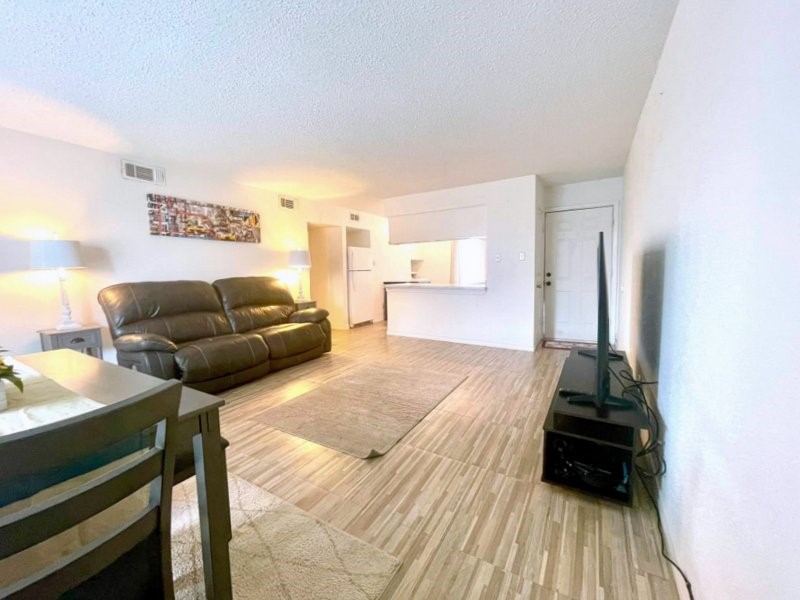 1901 South Voss Road, Unit 18 Houston, TX 77057 - Photo 13 of 23 Gallery Image 13