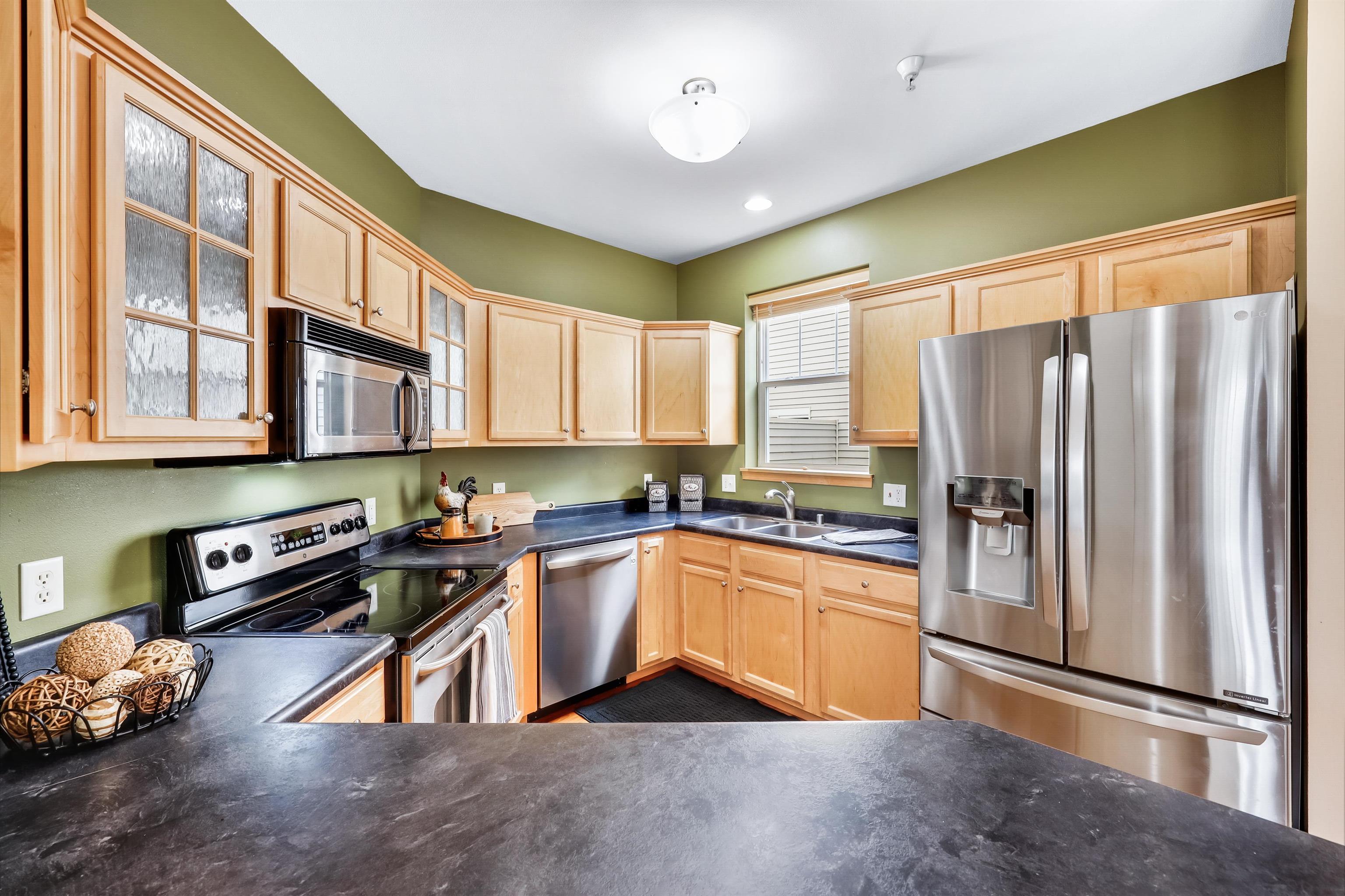 72 S Gardens Fitchburg, WI 53711 - Photo 11 of 40