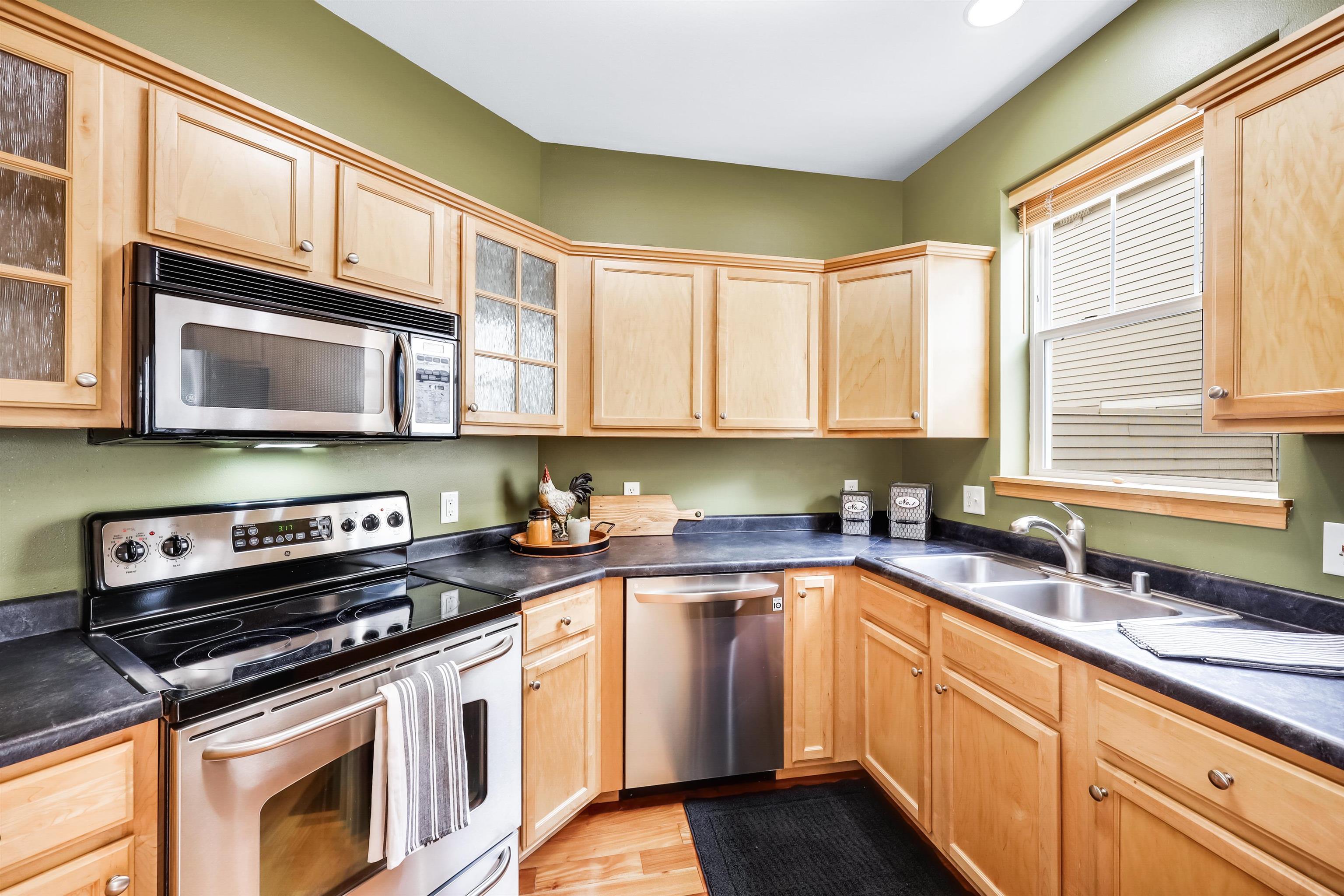 72 S Gardens Fitchburg, WI 53711 - Photo 13 of 40