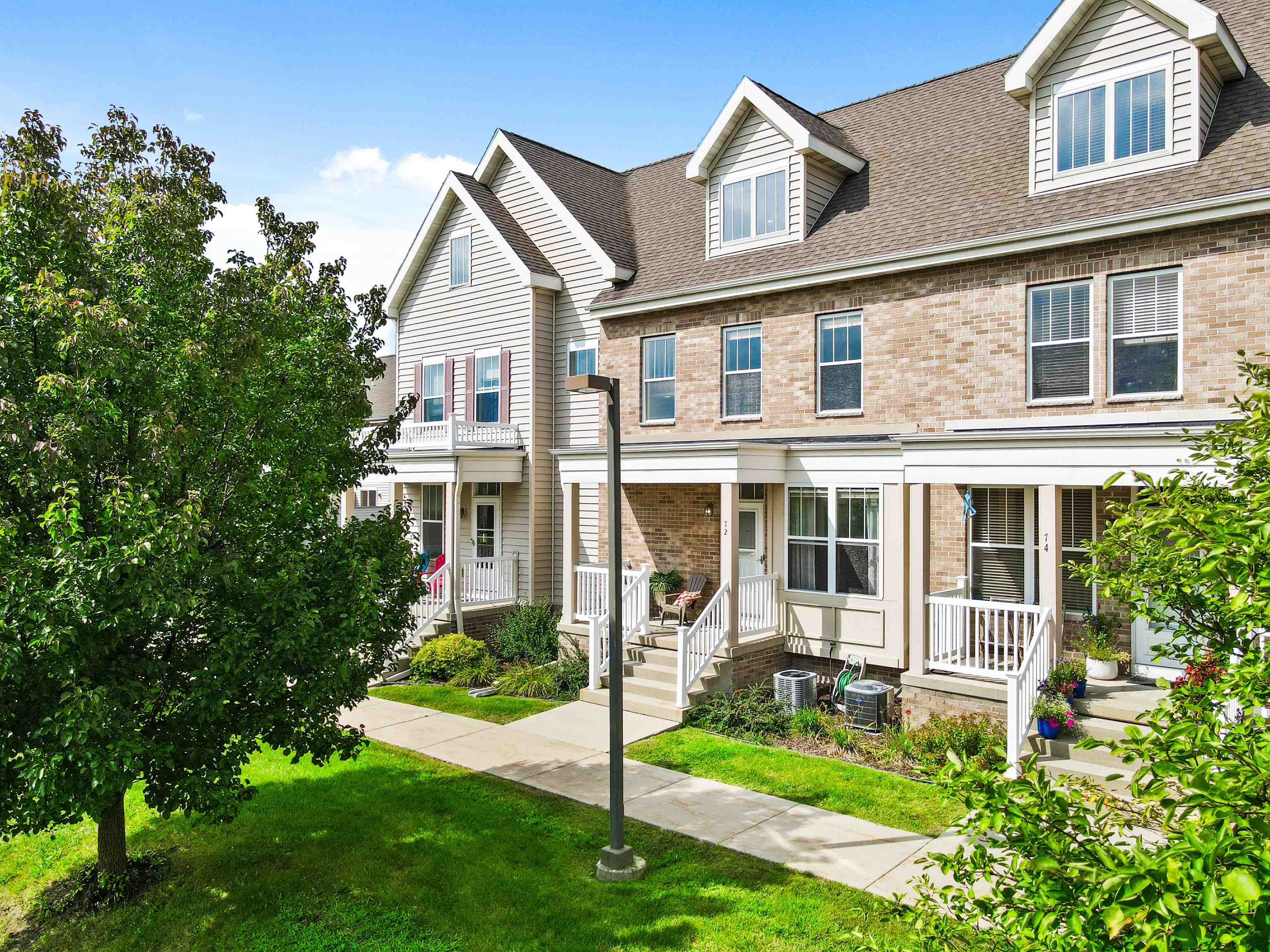 72 S Gardens Fitchburg, WI 53711 - Photo 3 of 40