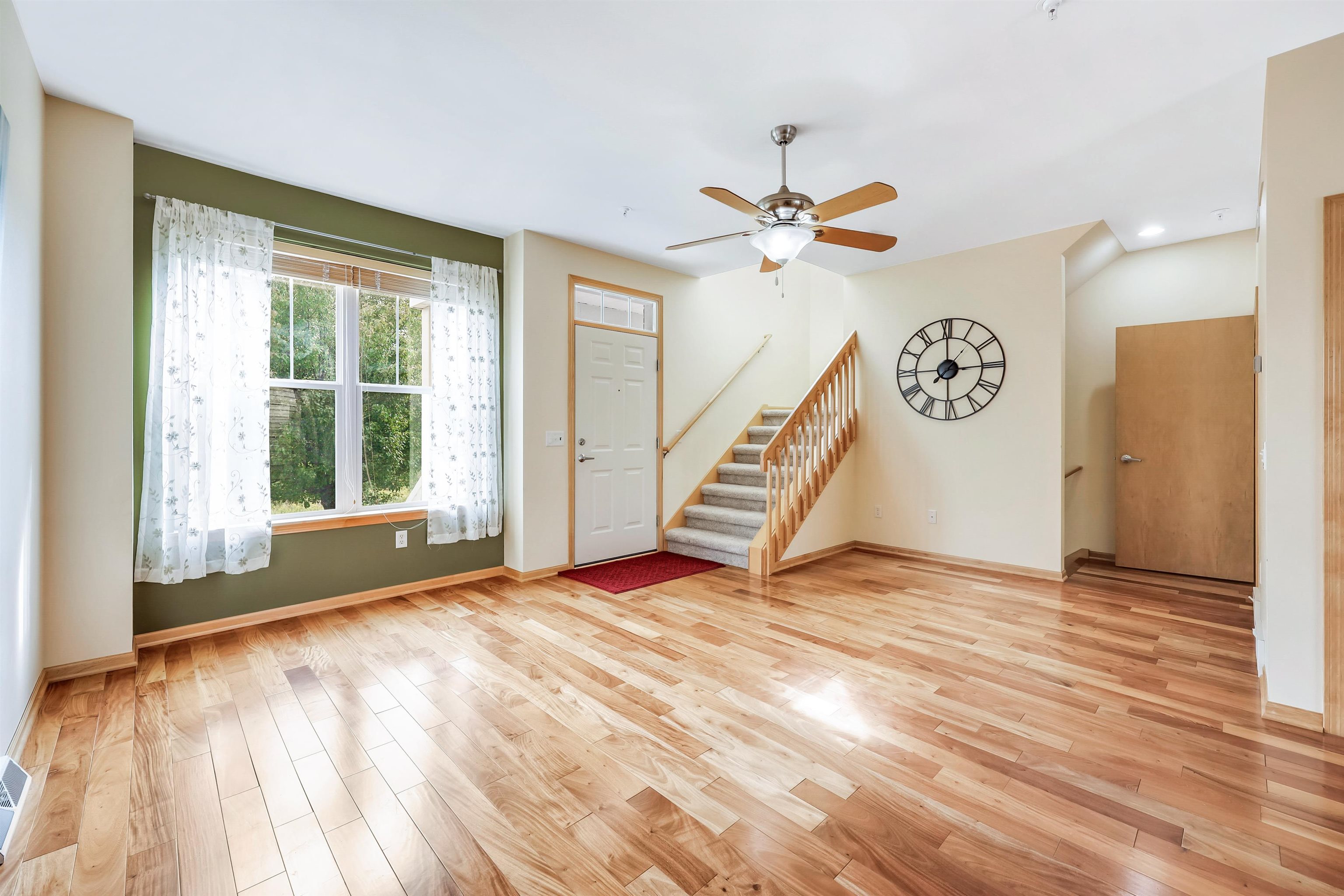 72 S Gardens Fitchburg, WI 53711 - Photo 6 of 40