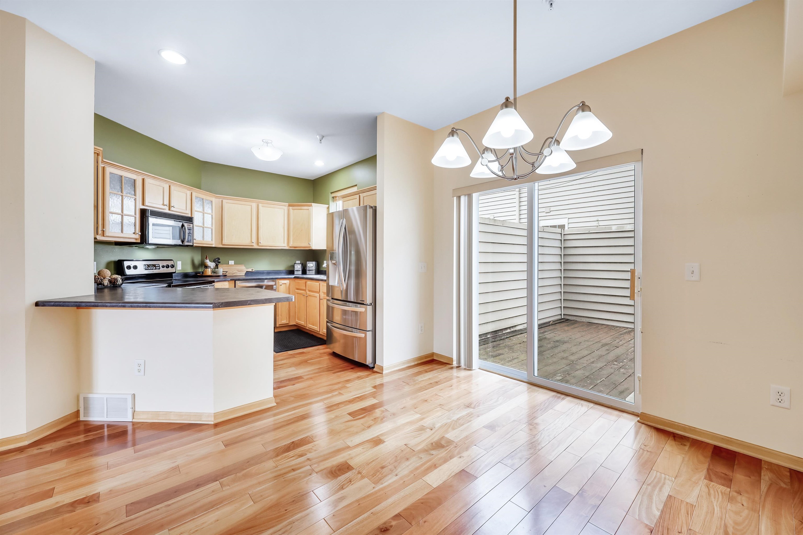 72 S Gardens Fitchburg, WI 53711 - Photo 7 of 40