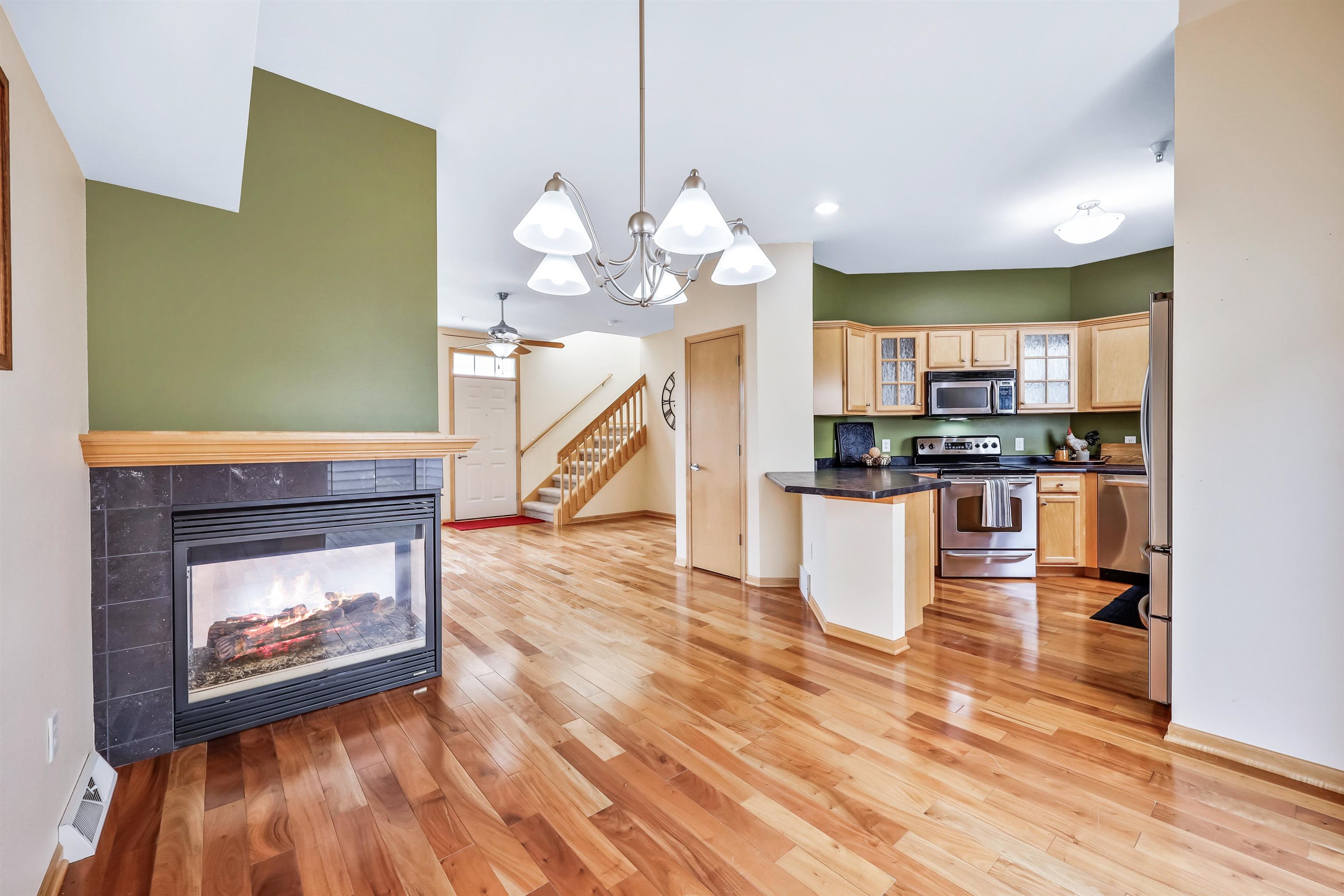 72 S Gardens Fitchburg, WI 53711 - Photo 8 of 40