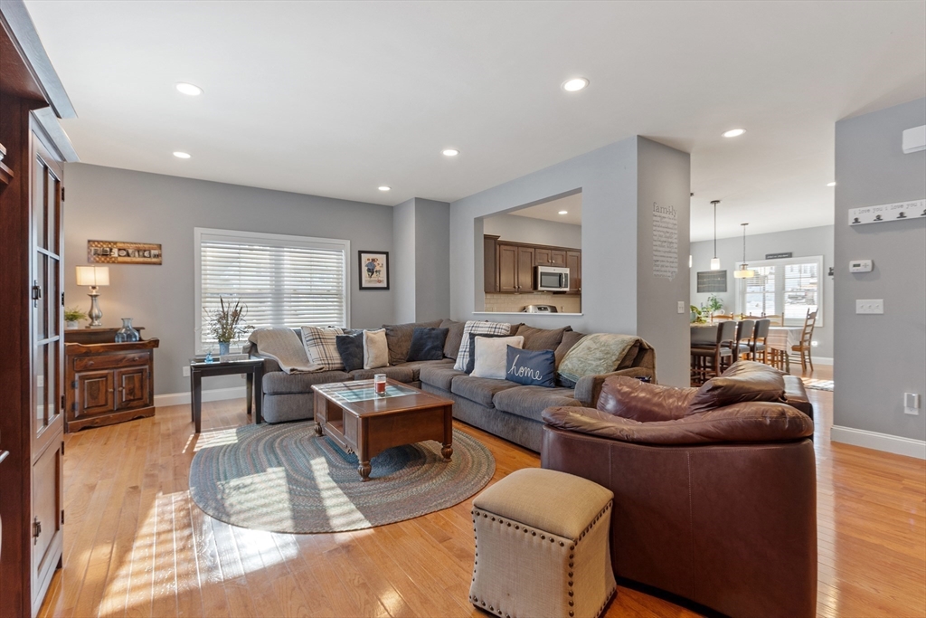 2 Eagle Nest Road, Unit B62 Clinton, MA 01510 - Photo 15 of 35 a living room with furniture and a large window