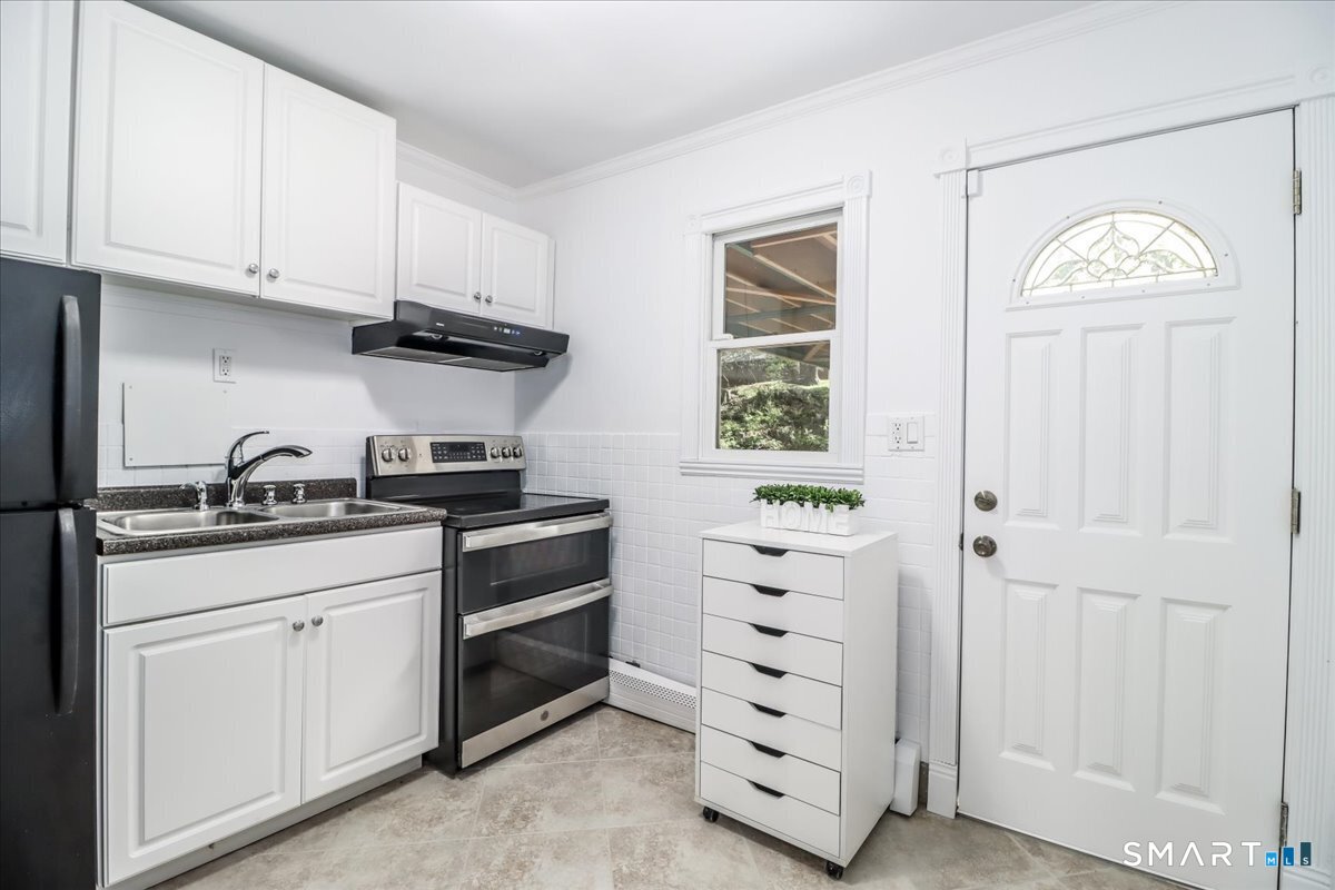 10 Hillcrest Court Ridgefield, CT 06877 - Photo 34 of 40 Kitchenette for Guest or In-Law Option