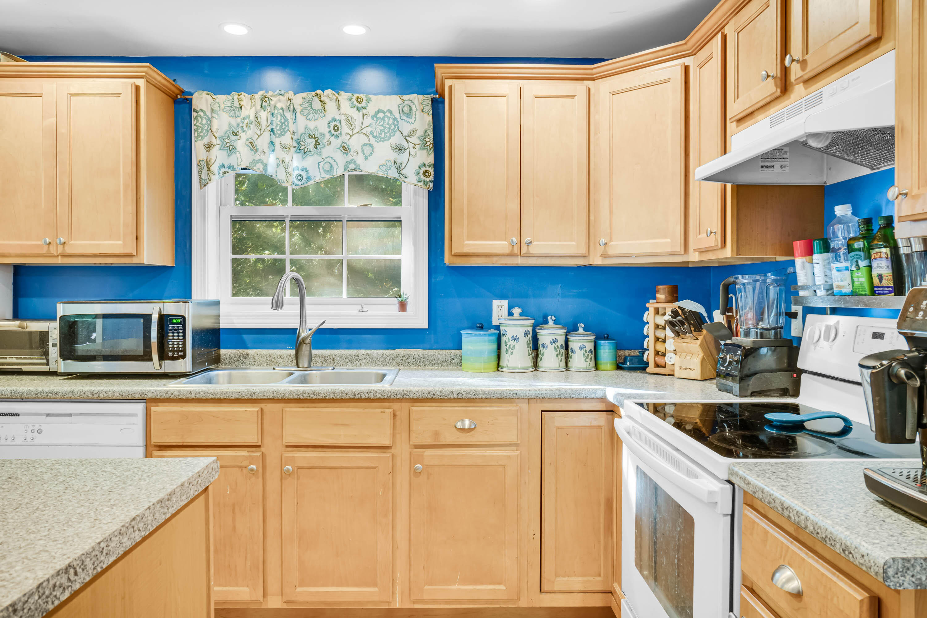 74 Old Portland Road North Waterboro, ME 04061 - Photo 8 of 36 Cabinets!