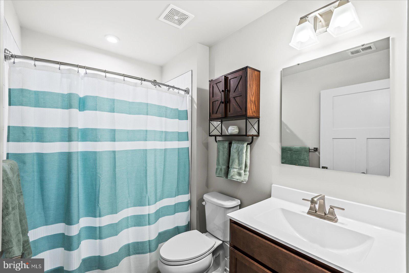 35150 Daisy Way Locust Grove, VA 22508 - Photo 26 of 34 Guest Bathroom