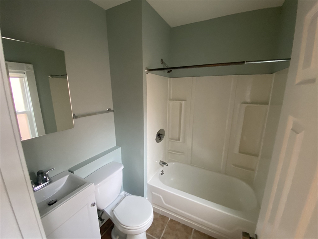 26 Pinckney Street, Unit 4 Somerville, MA 02145 - Photo 5 of 11
