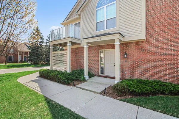 $1,775 | 30210 Chesapeake Circle, Walled Lake, MI 48390