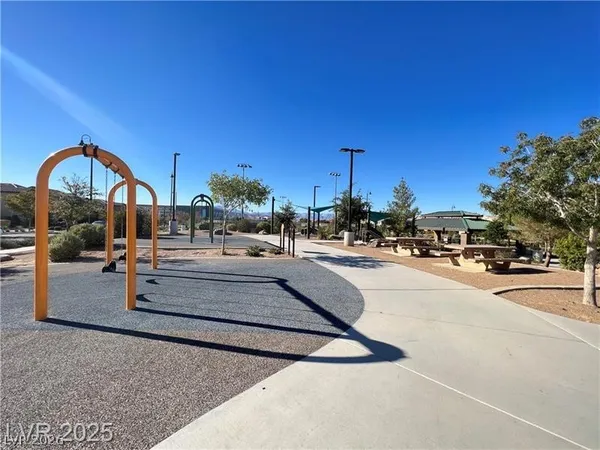 $2,650 | 2117 Thames View Street, Henderson, NV 89044