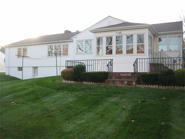 10 Southwood Road Worcester, MA 01609 - Photo 2 of 12 Gallery Image 2