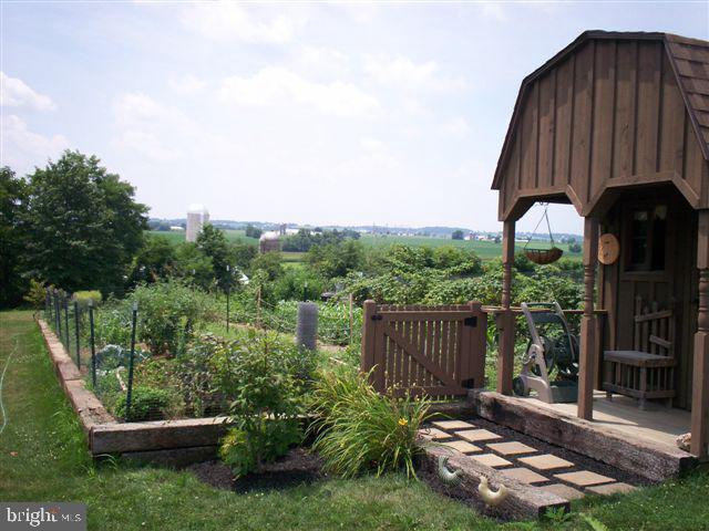 65 West Newport Road Lititz, PA 17543 - Photo 3 of 25