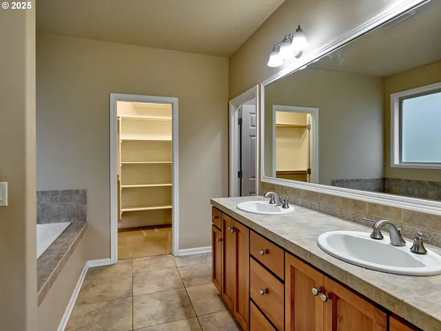 $674,900 | 429 Turnberry Avenue, Woodburn, OR 97071