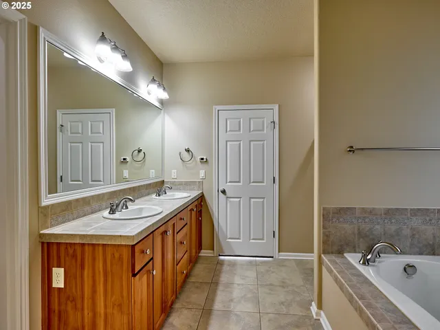 $674,900 | 429 Turnberry Avenue, Woodburn, OR 97071