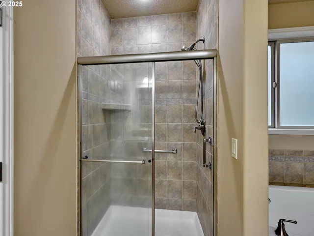 $674,900 | 429 Turnberry Avenue, Woodburn, OR 97071