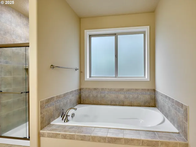 $674,900 | 429 Turnberry Avenue, Woodburn, OR 97071